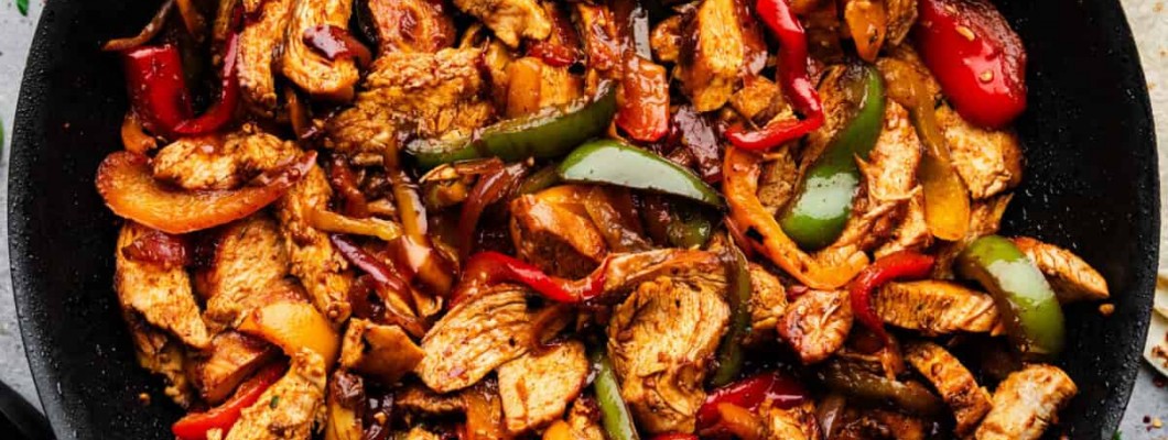 Фахитас с пилешки гърди в Чугунен тиган