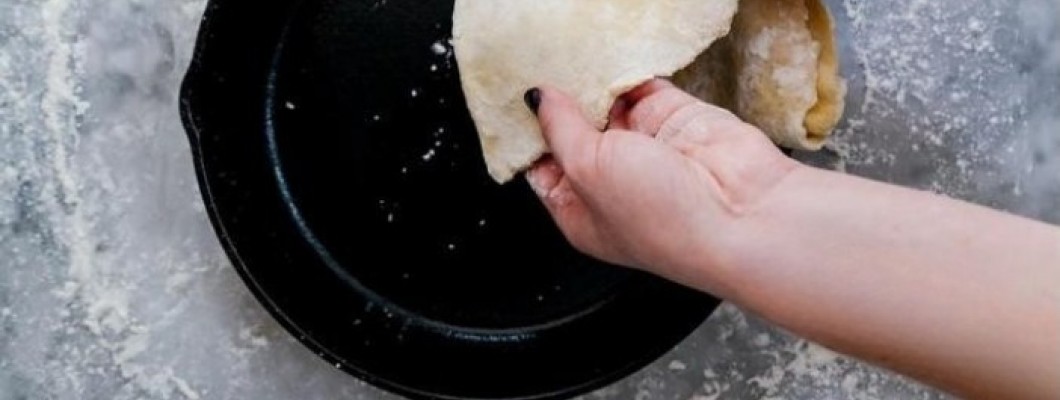 Основно тесто за пай в чугунен тиган